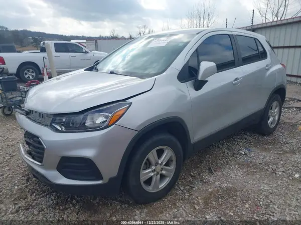 3GNCJNSB0HL280398 2017 CHEVROLET TRAX - Image 2
