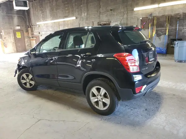 3GNCJNSB0JL323577 2018 CHEVROLET TRAX - Image 2