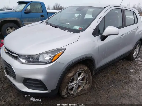 3GNCJNSB0JL372522 2018 CHEVROLET TRAX - Image 2