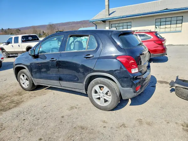 3GNCJNSB0KL121792 2019 CHEVROLET TRAX - Image 2