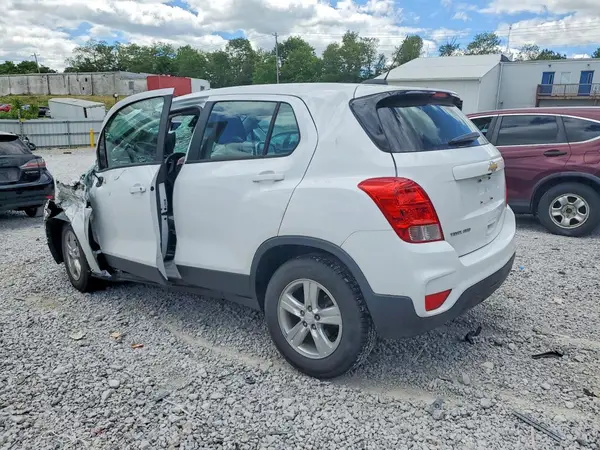 3GNCJNSB0KL168241 2019 CHEVROLET TRAX - Image 2