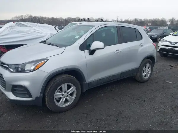 3GNCJNSB0KL173732 2019 CHEVROLET TRAX - Image 2