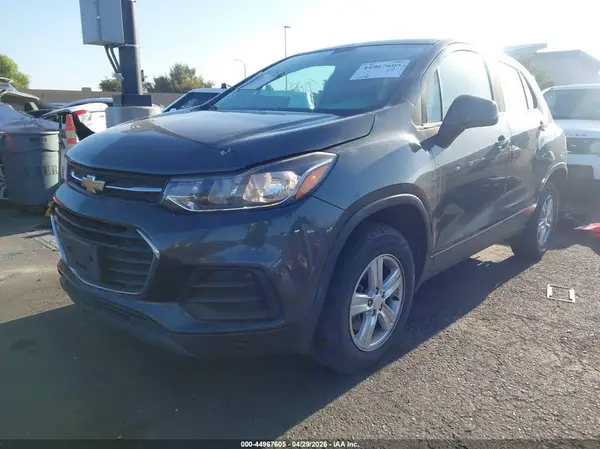 3GNCJNSB0KL212903 2019 CHEVROLET TRAX - Image 2