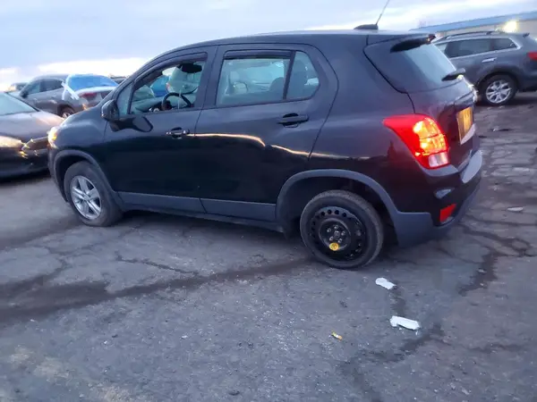 3GNCJNSB0KL244976 2019 CHEVROLET TRAX - Image 2