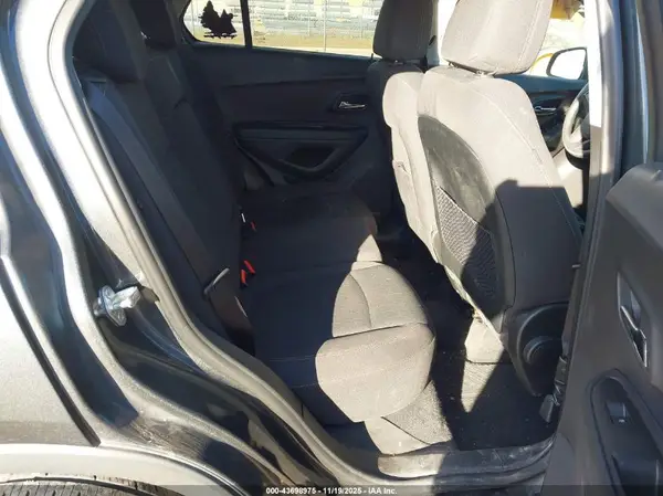 3GNCJNSB0KL253032 2019 CHEVROLET TRAX - Image 8