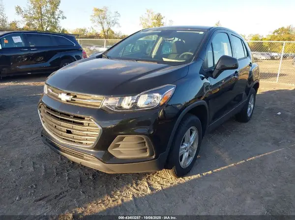 3GNCJNSB0KL253726 2019 CHEVROLET TRAX - Image 2