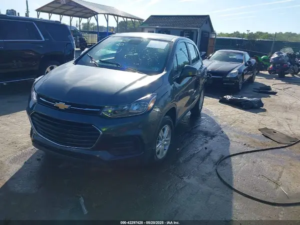3GNCJNSB0KL270140 2019 CHEVROLET TRAX - Image 2