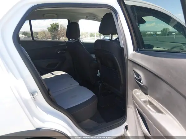 3GNCJNSB0KL307980 2019 CHEVROLET TRAX - Image 8
