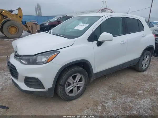 3GNCJNSB0KL357410 2019 CHEVROLET TRAX - Image 2