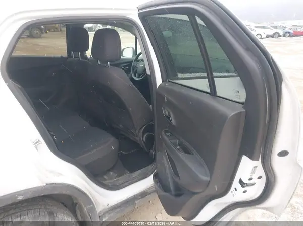 3GNCJNSB0KL357410 2019 CHEVROLET TRAX - Image 8