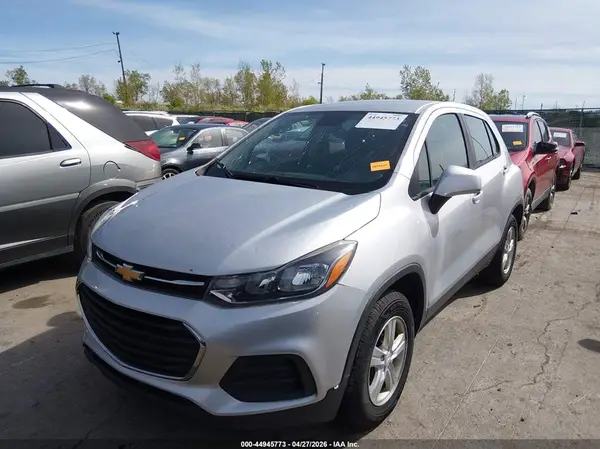 3GNCJNSB0KL370013 2019 CHEVROLET TRAX - Image 2