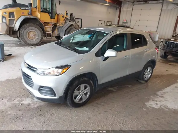3GNCJNSB0LL145009 2020 CHEVROLET TRAX - Image 2