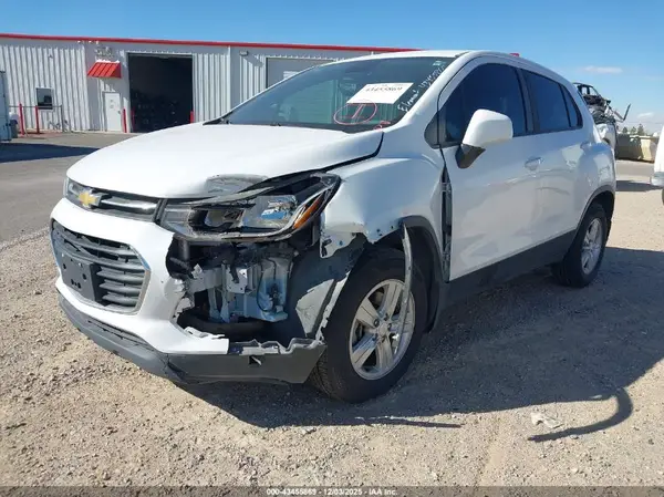 3GNCJNSB0LL168130 2020 CHEVROLET TRAX - Image 2