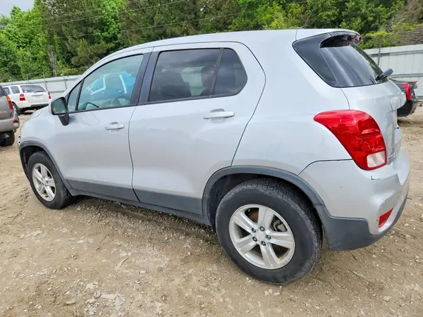 3GNCJNSB0LL246244 2020 CHEVROLET TRAX - Image 2