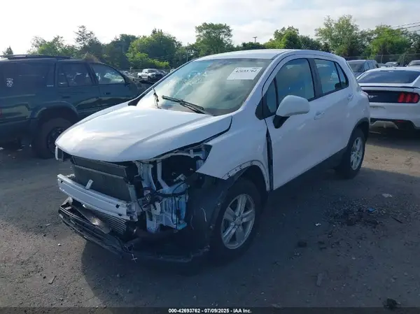 3GNCJNSB0LL293242 2020 CHEVROLET TRAX - Image 2
