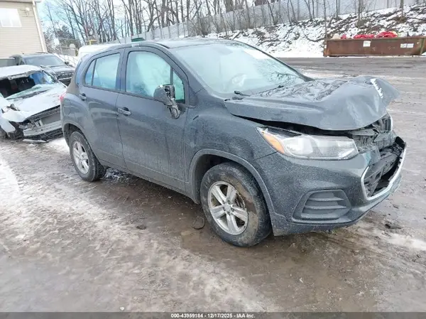 3GNCJNSB0LL338504 2020 CHEVROLET TRAX - Image 1