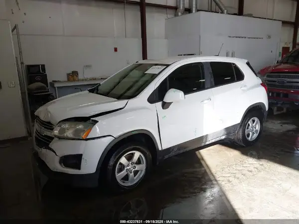 3GNCJNSB1GL153528 2016 CHEVROLET TRAX - Image 2