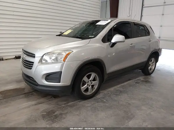 3GNCJNSB1GL263141 2016 CHEVROLET TRAX - Image 2