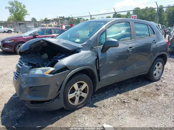 3GNCJNSB1GL275581 2016 CHEVROLET TRAX - Image 2