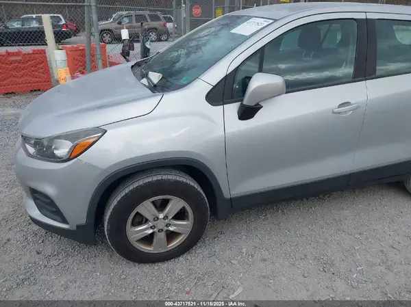 3GNCJNSB1HL192878 2017 CHEVROLET TRAX - Image 2