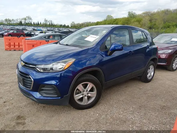 3GNCJNSB1HL196607 2017 CHEVROLET TRAX - Image 2