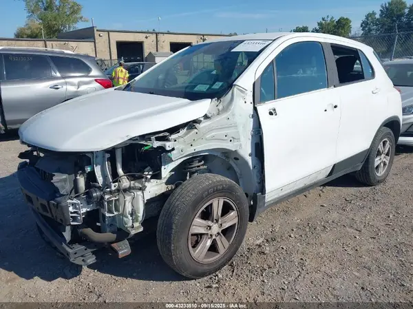 3GNCJNSB1HL274271 2017 CHEVROLET TRAX - Image 2