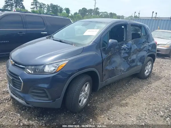 3GNCJNSB1JL155044 2018 CHEVROLET TRAX - Image 2