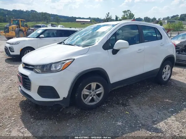 3GNCJNSB1JL276947 2018 CHEVROLET TRAX - Image 2