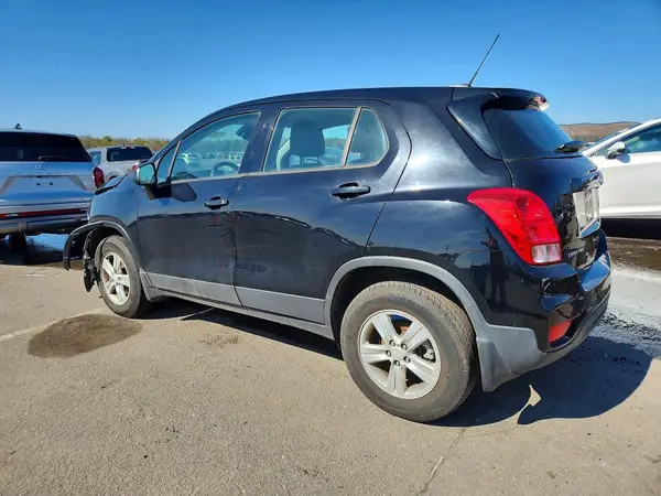 3GNCJNSB1JL307145 2018 CHEVROLET TRAX - Image 2