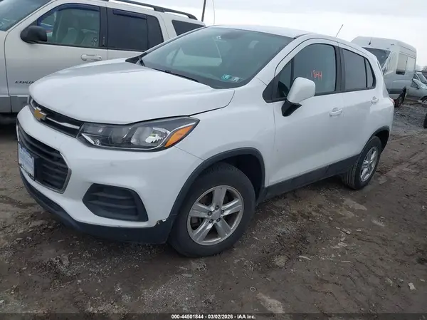 3GNCJNSB1KL250804 2019 CHEVROLET TRAX - Image 2