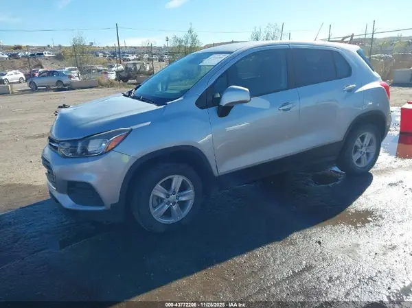 3GNCJNSB1KL256750 2019 CHEVROLET TRAX - Image 2