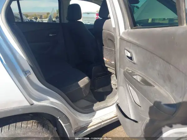 3GNCJNSB1KL256750 2019 CHEVROLET TRAX - Image 8