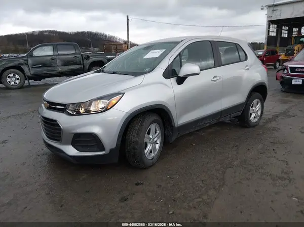 3GNCJNSB1KL281115 2019 CHEVROLET TRAX - Image 2