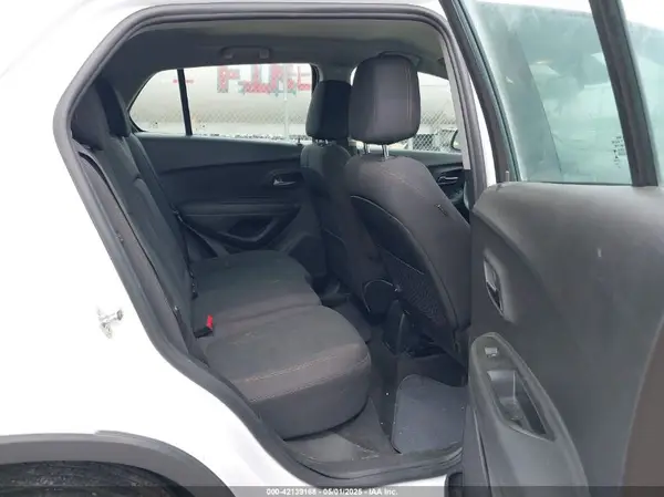 3GNCJNSB1KL290607 2019 CHEVROLET TRAX - Image 8