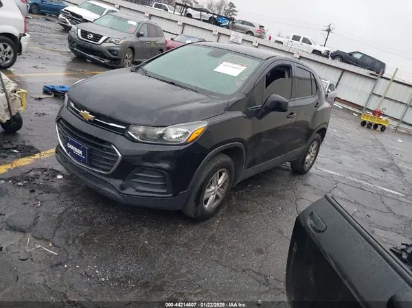 3GNCJNSB1LL129482 2020 CHEVROLET TRAX - Image 2