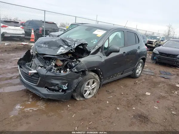 3GNCJNSB1LL136299 2020 CHEVROLET TRAX - Image 2
