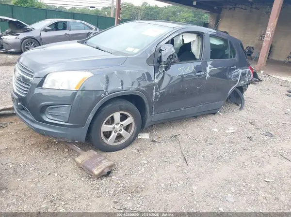 3GNCJNSB2GL142635 2016 CHEVROLET TRAX - Image 2