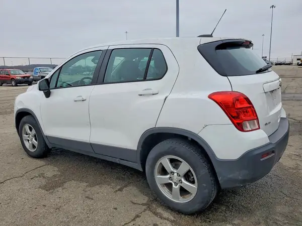 3GNCJNSB2GL227135 2016 CHEVROLET TRAX - Image 2