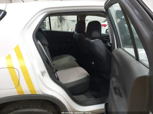 3GNCJNSB2GL236174 2016 CHEVROLET TRAX - Image 8