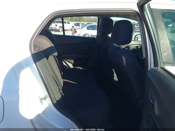 3GNCJNSB2GL238071 2016 CHEVROLET TRAX - Image 8