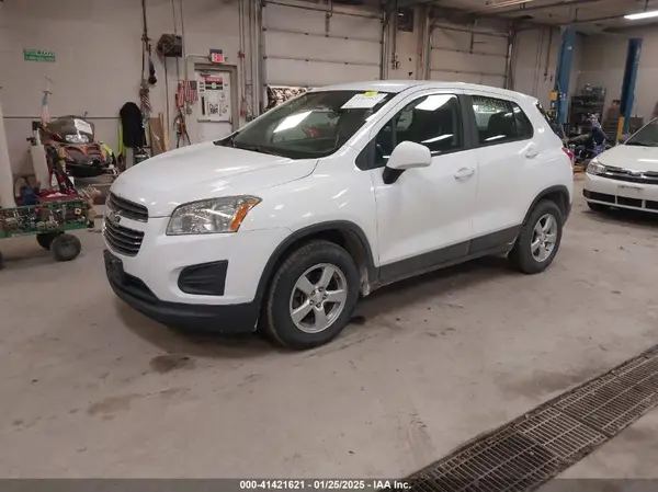 3GNCJNSB2GL279607 2016 CHEVROLET TRAX - Image 2