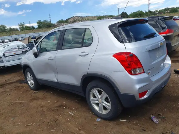 3GNCJNSB2HL257060 2017 CHEVROLET TRAX - Image 2