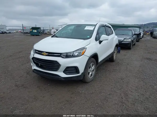 3GNCJNSB2HL269676 2017 CHEVROLET TRAX - Image 2