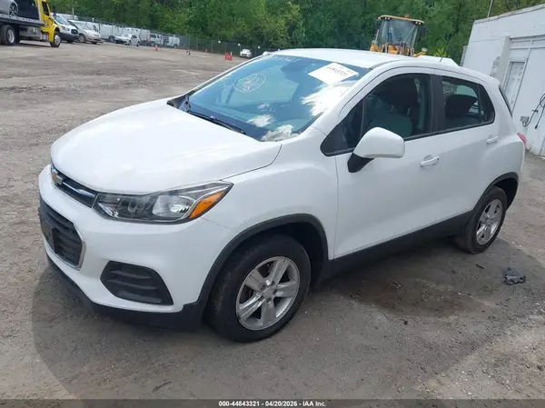 3GNCJNSB2JL178834 2018 CHEVROLET TRAX - Image 2