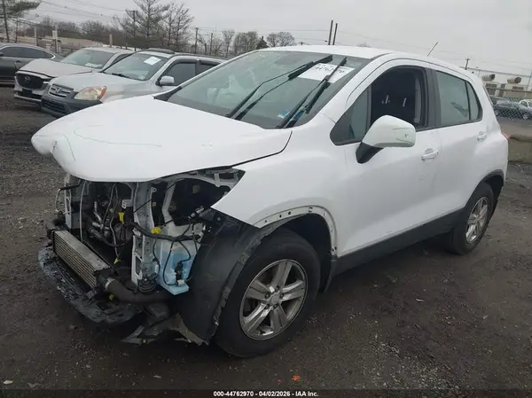 3GNCJNSB2JL203134 2018 CHEVROLET TRAX - Image 2