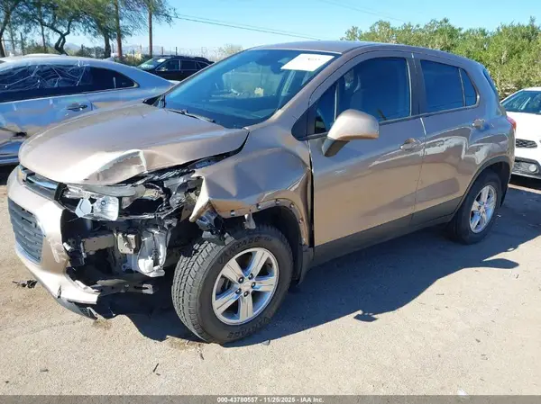 3GNCJNSB2JL204512 2018 CHEVROLET TRAX - Image 2