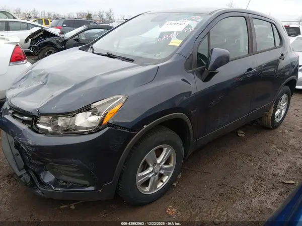 3GNCJNSB2JL230947 2018 CHEVROLET TRAX - Image 2