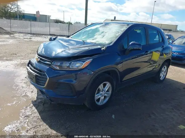 3GNCJNSB2JL248431 2018 CHEVROLET TRAX - Image 2