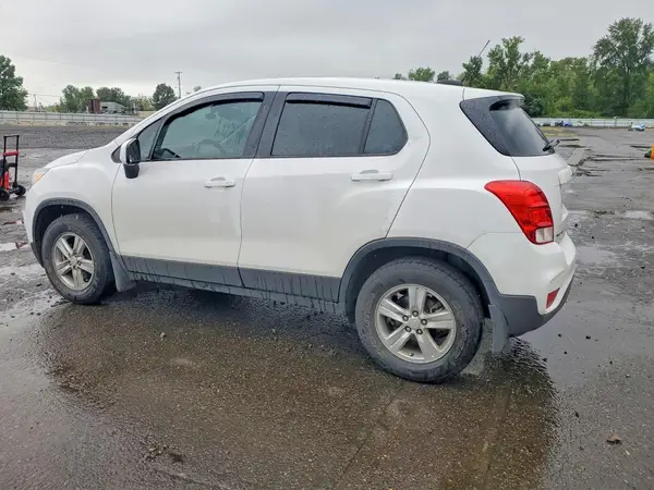 3GNCJNSB2JL371887 2018 CHEVROLET TRAX - Image 2