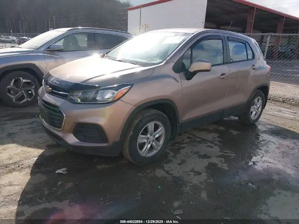 3GNCJNSB2JL388687 2018 CHEVROLET TRAX - Image 2